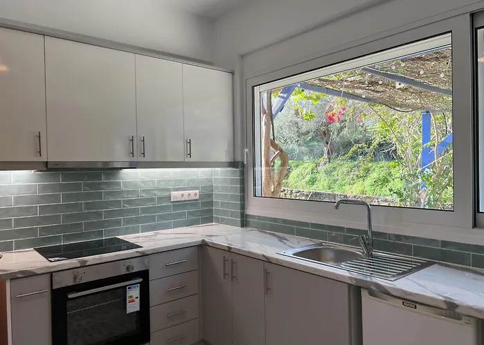 Feriehus Peaceful Amongst Olive Groves By The Sea