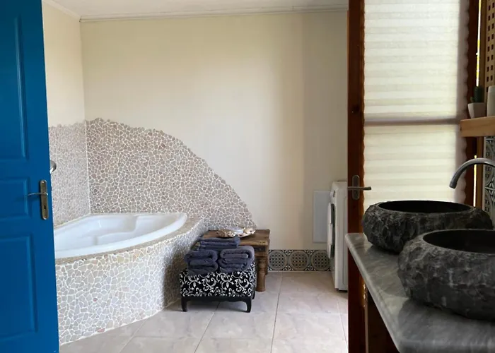 Peaceful Amongst Olive Groves By The Sea Koróni