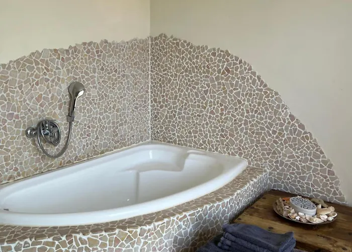 Peaceful Amongst Olive Groves By The Sea Feriehus